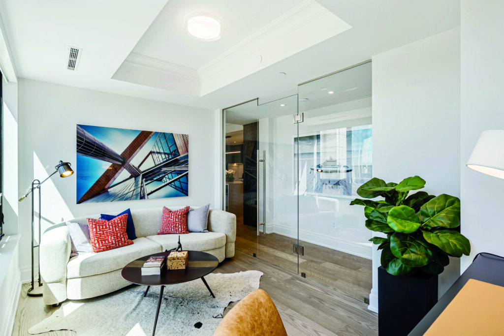 the psychology of staging: green plants and big art